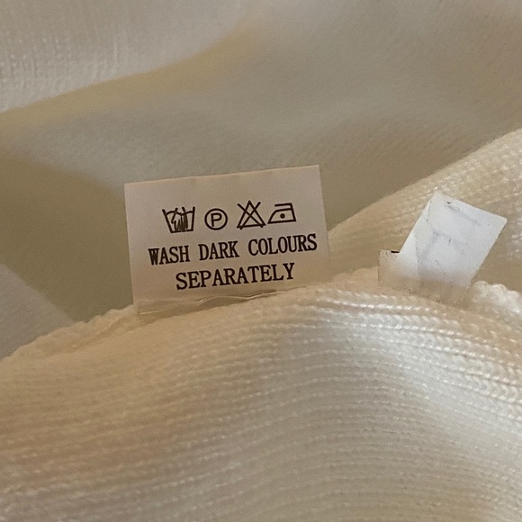 White sweater with puff sleeves - Picture 5 of 6